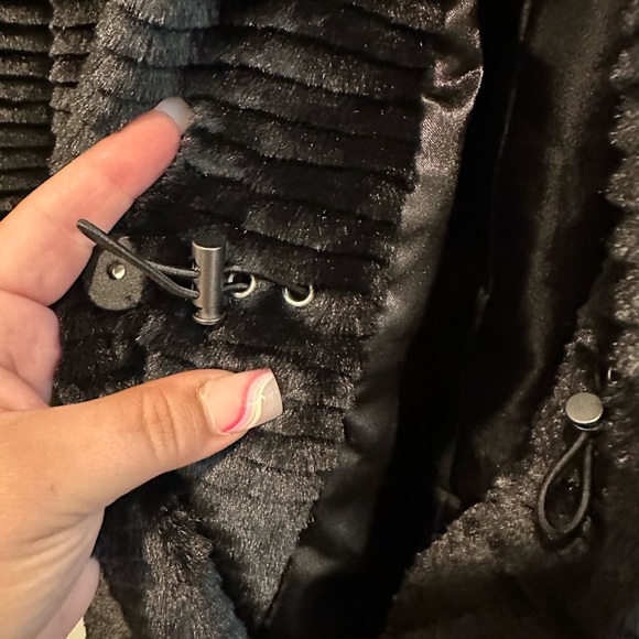 Dennis Basso Elegant Faux Fur Long Jacket - Picture 4 of 11